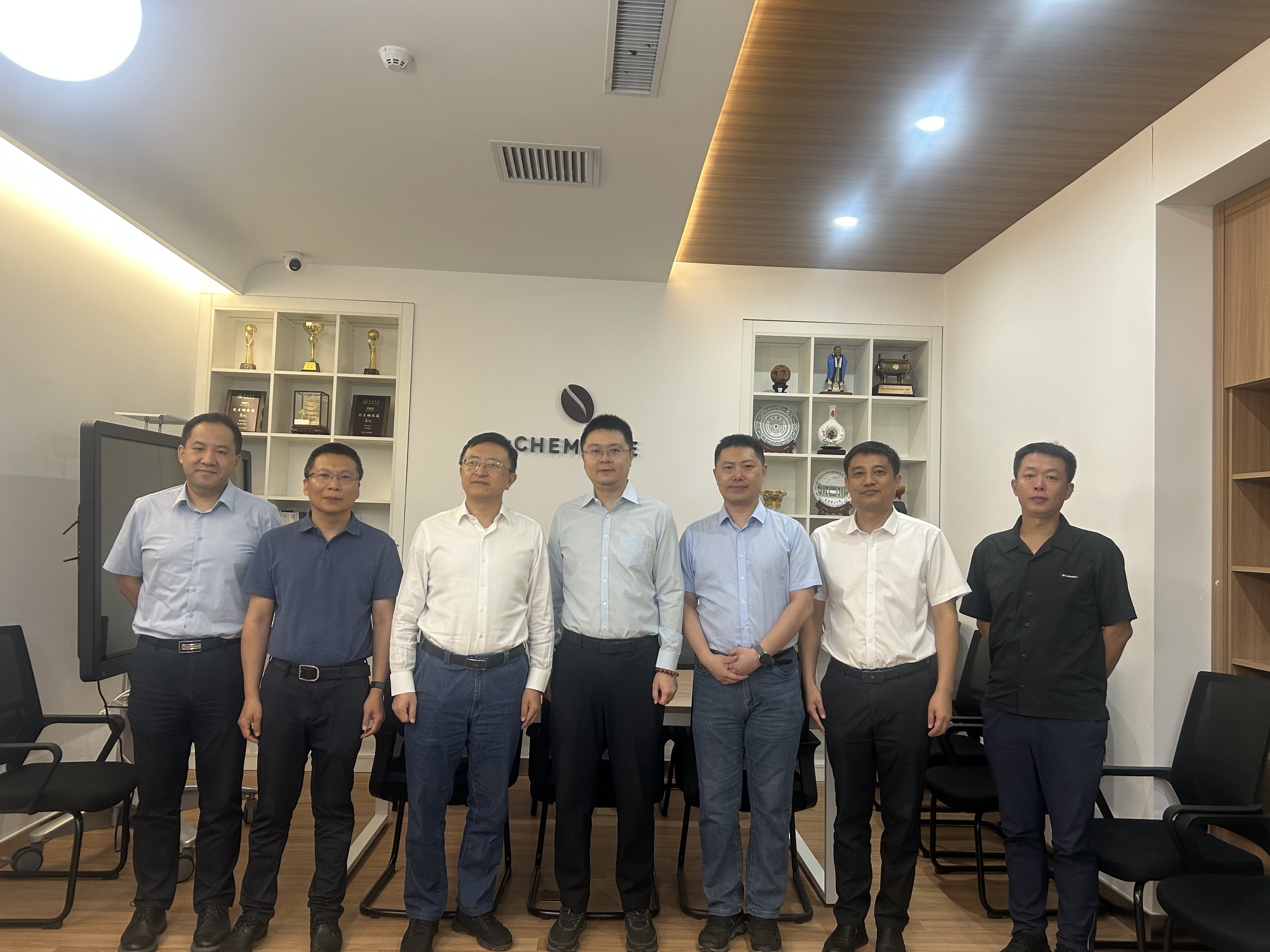 蔡立东看望慰问必赢新引进教师吴雨辰教授